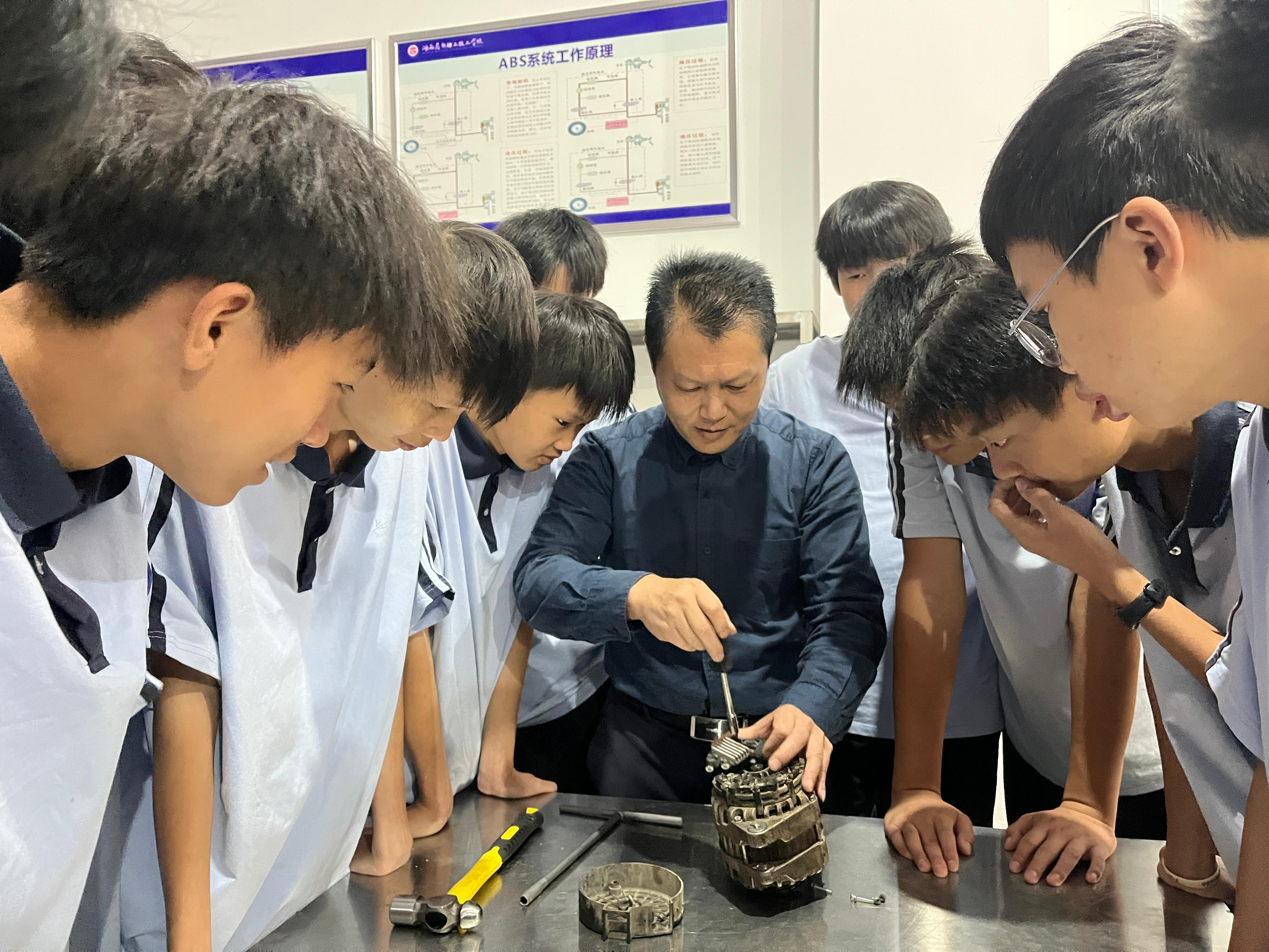 湖南湘教医药技工学校教学场景